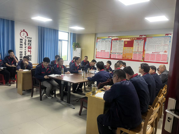 王伍升到建材研究室、建材公司調(diào)研